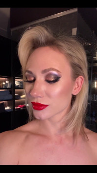 Heavy, Seductive Makeup or Casual Beauty?try Not to Blink, You Might Miss Something