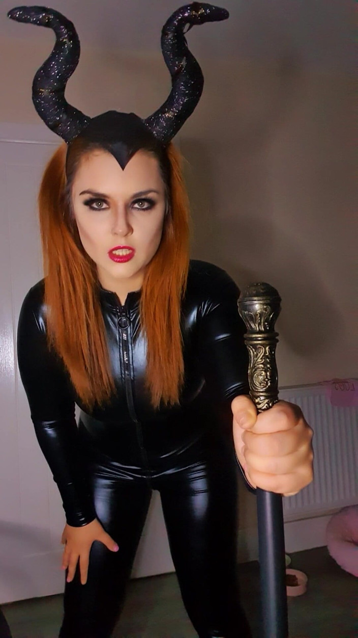Mandy Foxxx: Humillación dominante instrucciones de paja por dominatrix de látex en...