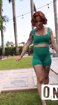 Flexível ruiva milf curvas para BBC