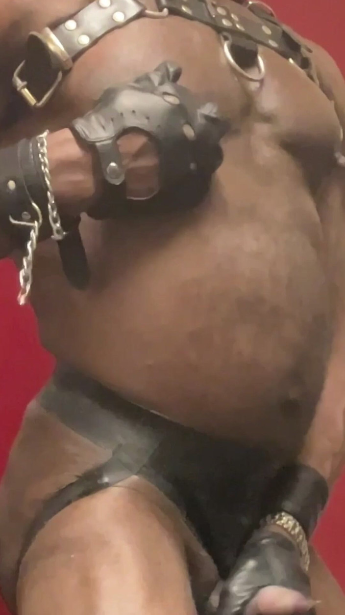 Black mature kinky muscle: Siyah kaslı büyük zenci yarağı büyük götlü deri lateks esnek...