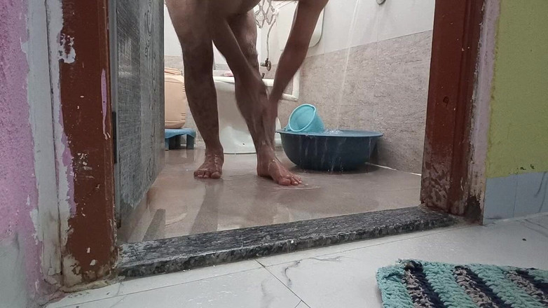 LovedSunsine1990: Desideri fare un bagno nudo con me?