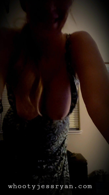 JessRyan: Siendo tonta provocación y mostrándose