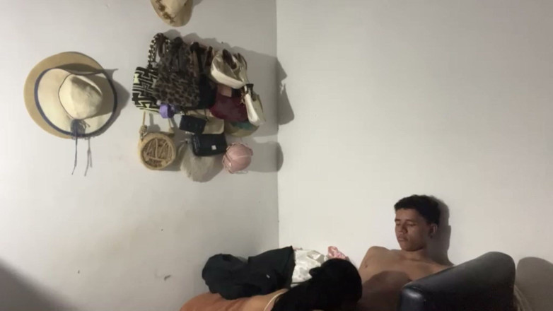 Kylie_morgan_146: กล้องรักษาความปลอดภัยถ่ายเจ้านายเหล่านี้คนเดียวที่บ้าน