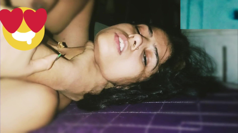 Hot Sis: Latika follando el núcleo caliente y duro necesita más