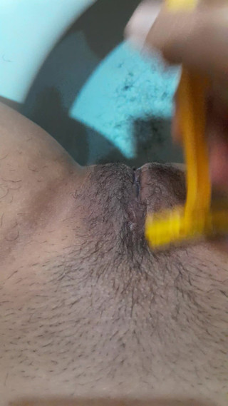 Lucky Kik: Luckykik scheert haar poesje