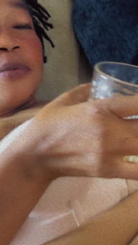 肯尼亚奶奶摇晃她的胖美女皱起的大屁股并吮吸我的大鸡巴