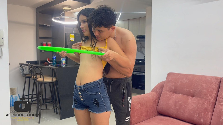 JazminPalvin: 체조 선수가 되고 싶어하는 수줍은 의붓여친과 그녀의 인생 최고의 섹스를 도와줘