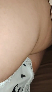 当我的继妹躺在我身边时