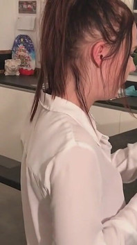 ブルジョア女性が仕事帰りにオナニーする