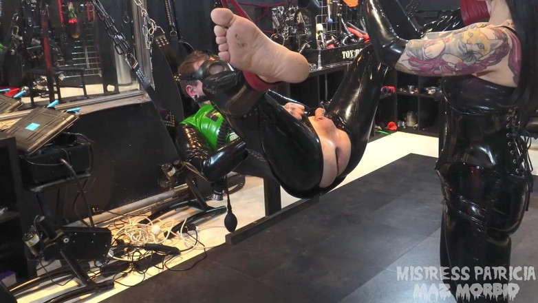 KinkyFemdomTV: Dvojitý fisting Ft Paní Patricia Maz Morbid