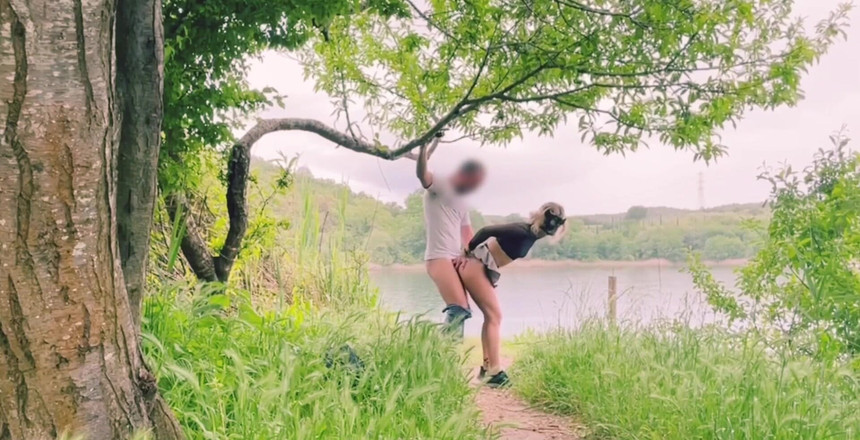 Sportynaked: Sukně udělala pro něj . . . Šuká mě uvízla na stezce ... Chtěl jsem,...