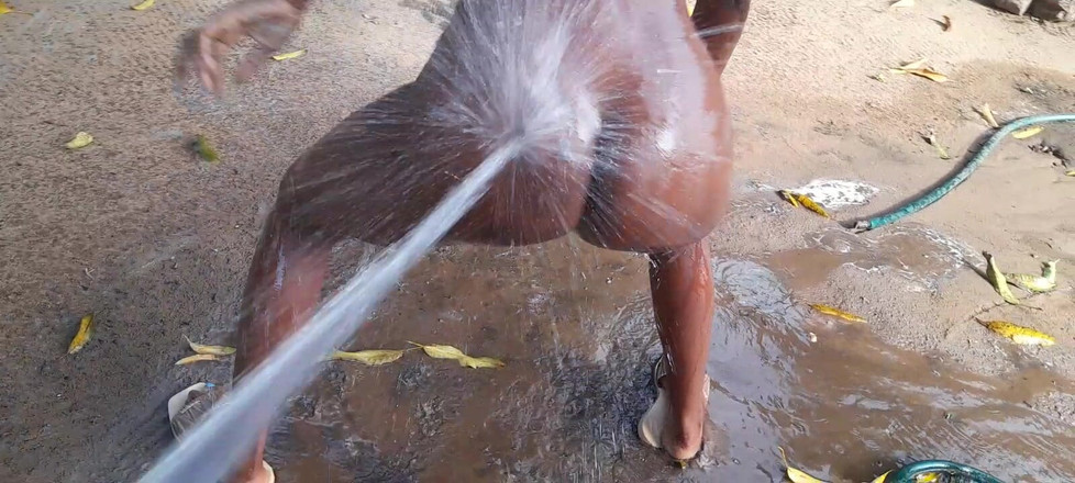 BMCs: Questa strega cagna balla fuori di testa nell'acqua e nella...