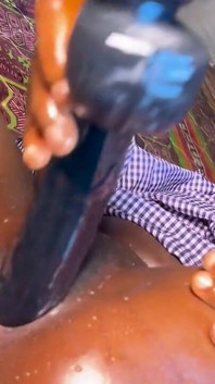 Sexygold pemancut besar eboni, dia berkongkek dan memancut di mana-mana