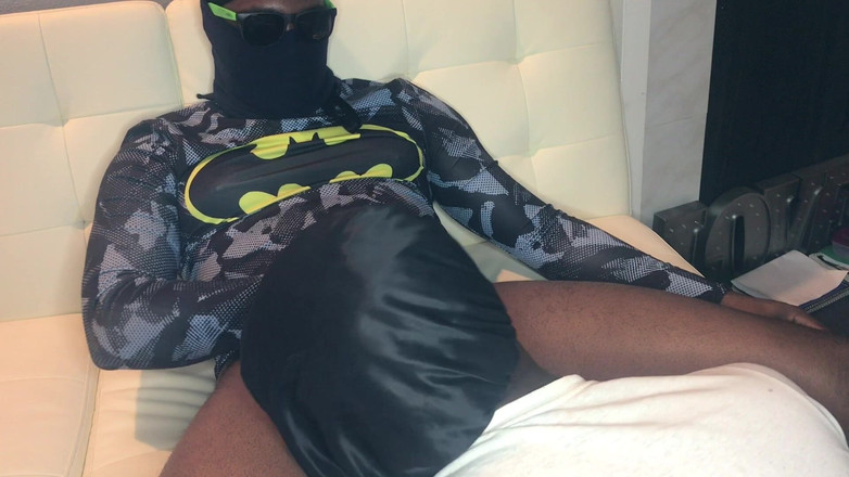 Wondahead21: Batman v těsných džínách Skullfucks děvka Upclose "sexy"