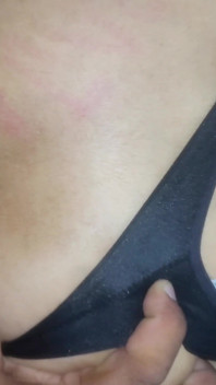 Tante seksi ini pengen banget di-anal habis-habisan sampai mengerang keenakan