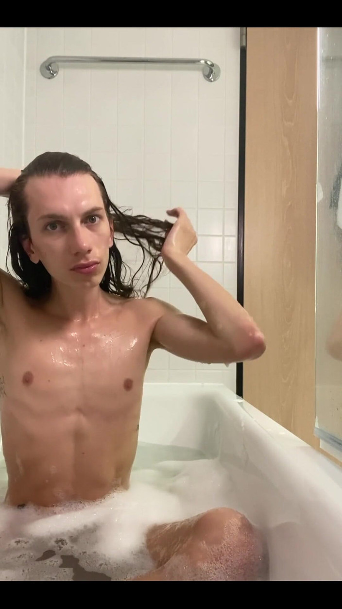 iamtonyrey: French Femboy Showers and Got Ready for a Date