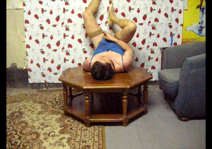 Liza Vafliova: Liza bagnata maliziosa in un vecchio agriturismo