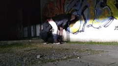 Toilet Mommy: Дівчина на відкритому повітрі облизує дупу хлопця