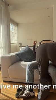 Eine Romantische Lesbische Begegnung Endet in Heftigem Sex