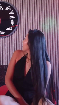 Sex Roulette-Spiele mit Roxi folgen Profil für vollständiges Video