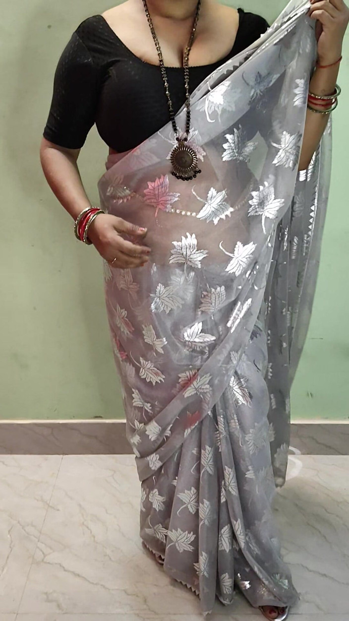 Kavita suman: インドのBBW妻ヌードダンスパート1