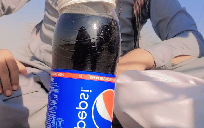 kwor4300: Пакистанский паренек трахает задницу дилдо