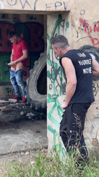 Złapałem go szarpającego się w ruinach - patrzę, on mnie łapie, a ja biorę to głęboko