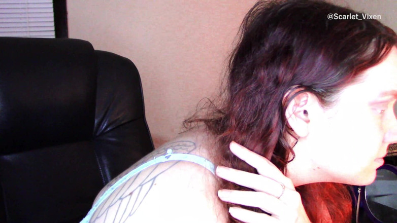 Scarlet Vixen: Hiccup mentre mi faccio il trucco