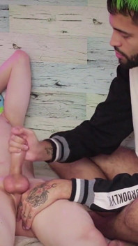 Camilo Brown obrzeże Cute Uncut Twink Emanuel Kokichi i idzie na niektóre intensywne po spust grać