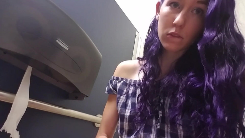 Brooke Dillinger: V350 Public Flashing and Dildo Fucking