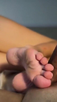 Gigi adalah awek yang sangat cantik dan kakinya sukakan ramai peneram