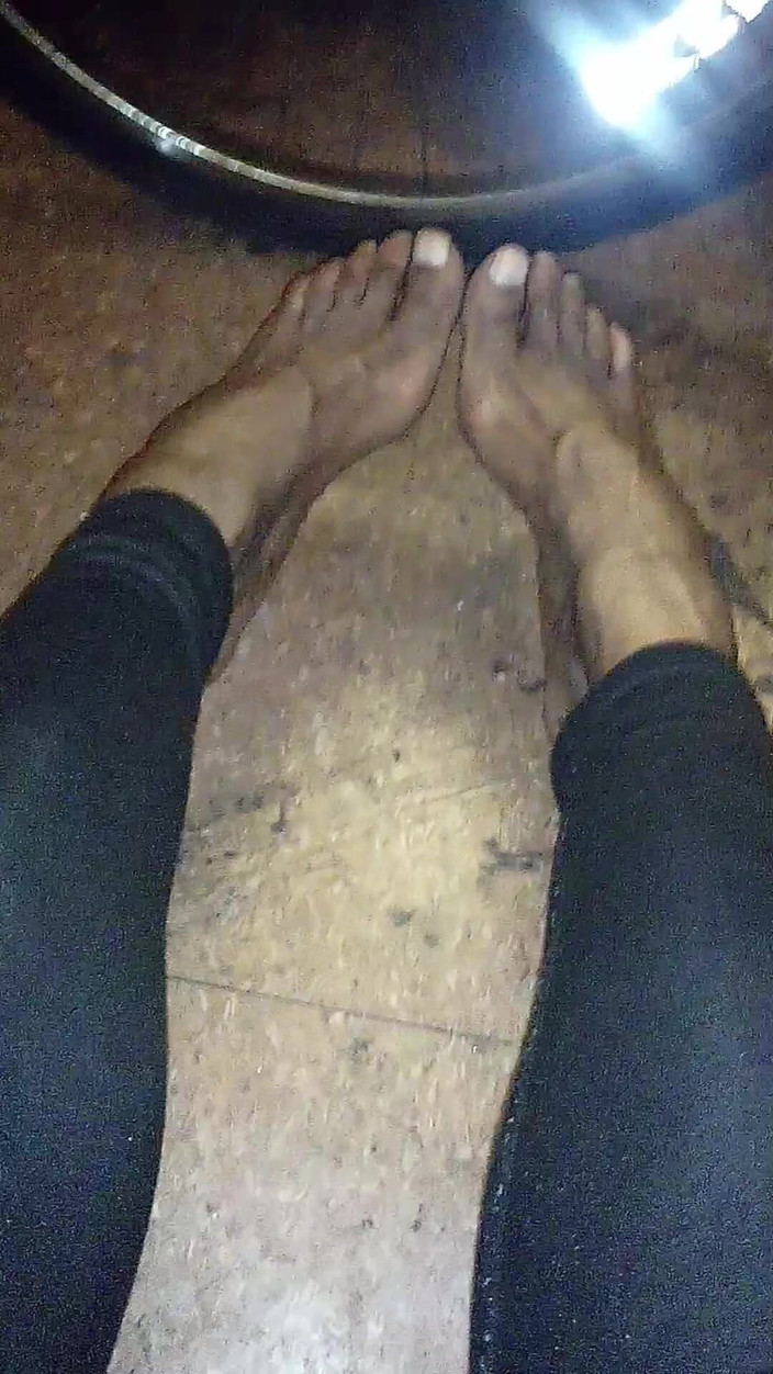 SweetDWillie456: Gambe Lunghe Cosce Spesse Bei Piedi Femboy Basso Femboish Piede