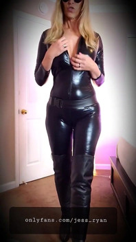 Špatný zadek MILF Jess Ryan v Hot Catsuit