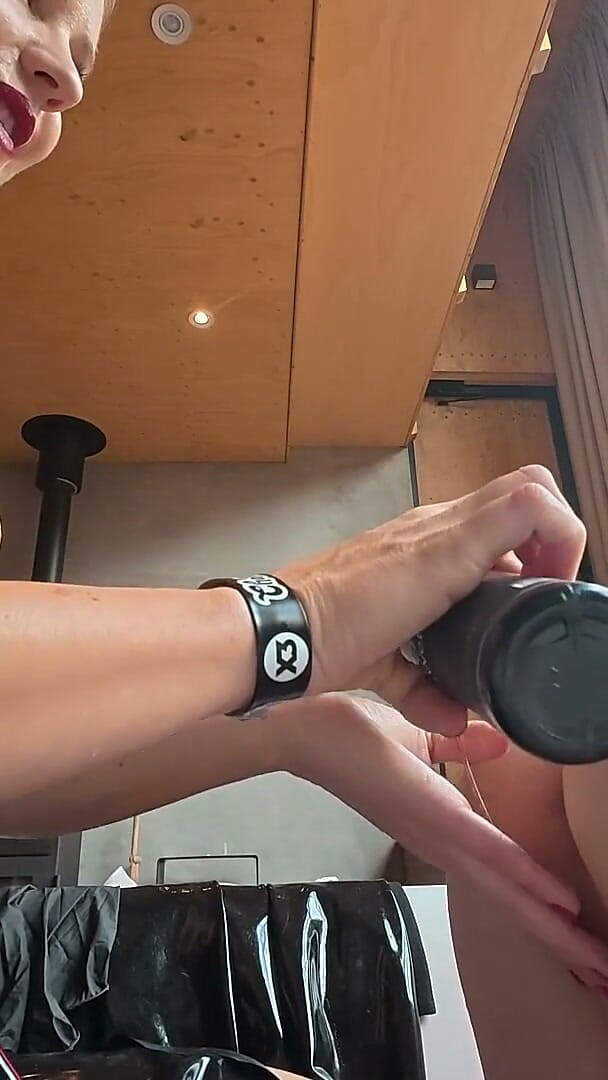 Adelina Noir: Siswet19 Fisting Squirt - Anal Esneme Adelina Noir tarafından