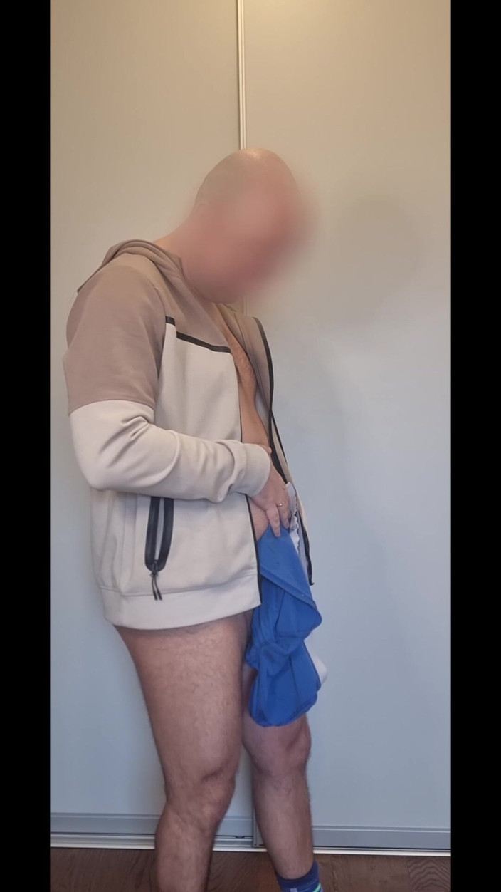 ShyCummerBoy: 脱衣舞和狂野射精