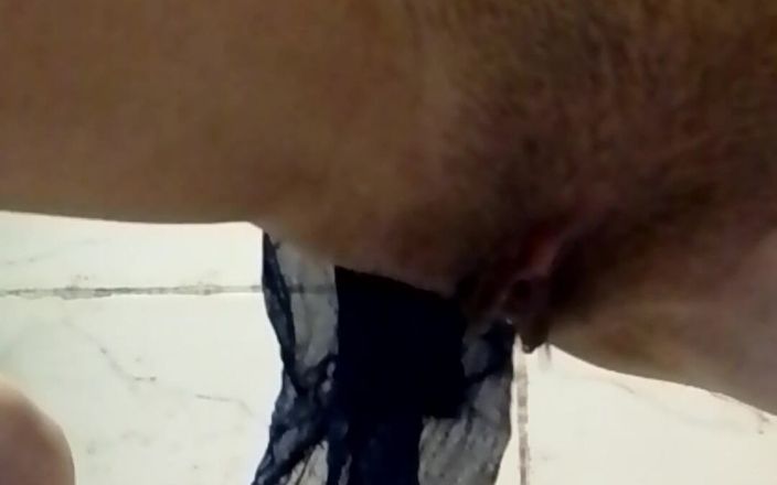 SexyDollCheese: クリーミーな白いセクシーなBoday、おっぱいと熱い猫がゆっくり放尿