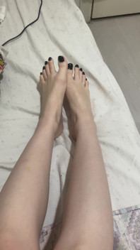 Tu aimes mes jambes, mon beau-père ?