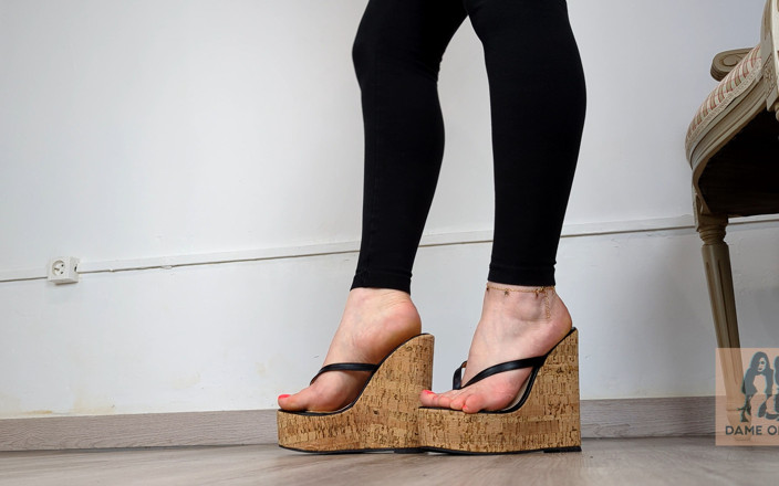 Dame Olga: Coleção de sapatos: Descalça na Plataforma Toe-thong Wedges - Dame Olga (4k) (649)