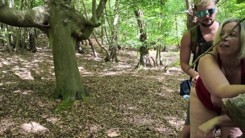 Mr LDN Lad: M. Ldn Led Baise Une Maman Juive Dans La Nature...