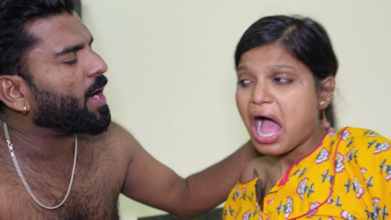Aaka: Wanita hamil India berkongkek dengan suaminya Audio Hindi
