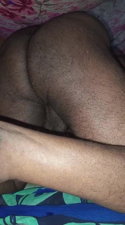 Auntixxx69: 我的继兄弟和我在夏天做爱时被汗水浸透了