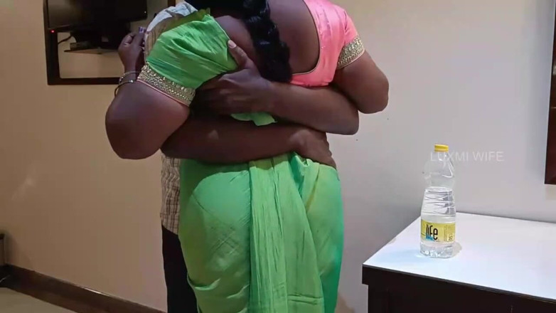 Luxmi Wife: Friend's stiefmutter fickt in grünem sari mit untertiteln -1