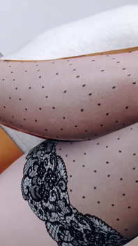 Une salope à gros nichons en 3D nue son corps parfait en train de tromper son mari avec un inconnu