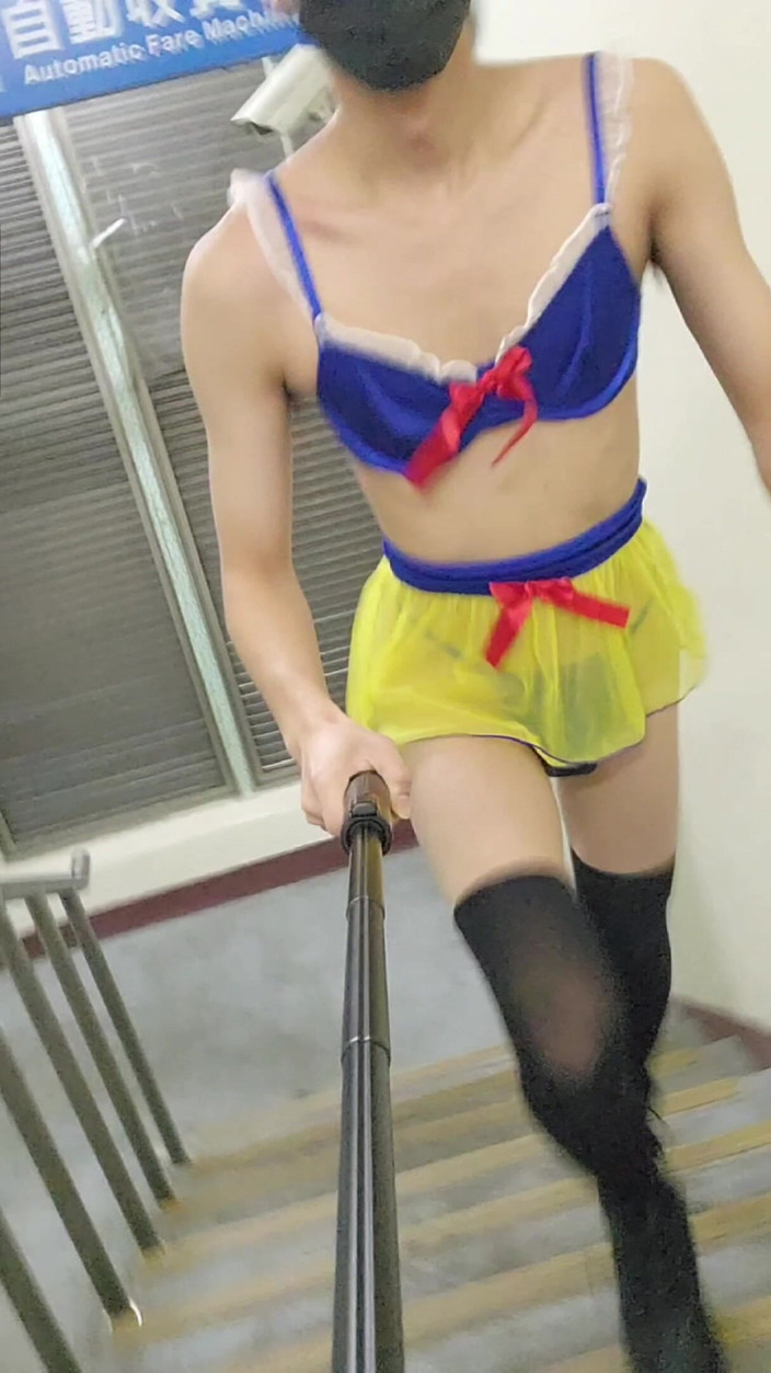 NotAFuta: Sněhurka exhibicionistka ep2