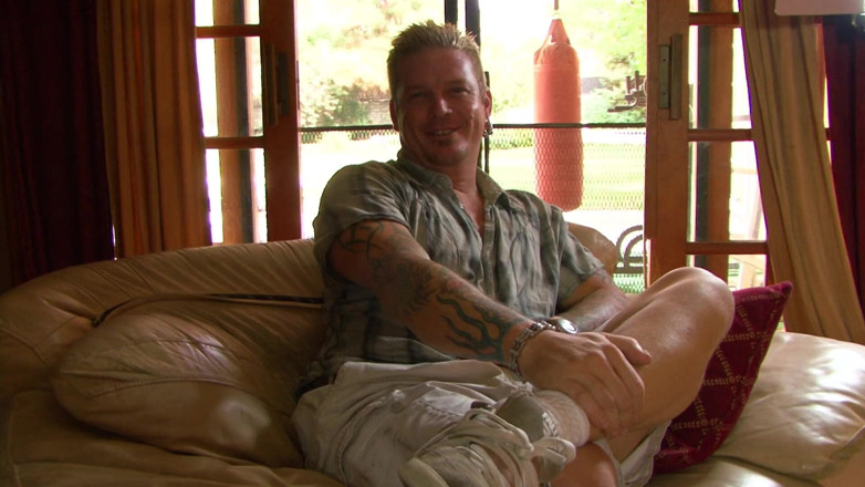 Cuckold House: Sexy mollige blanke babe is opgewonden om op een enorme...