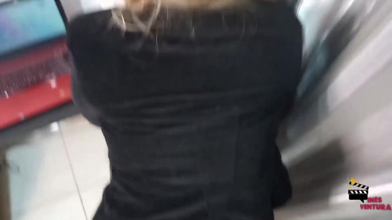 samuka ventura: Mangiare la cameriera dal culo grosso in ufficio