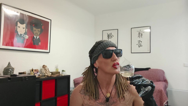 Danaxmuscles: Il mio schiavo ottiene ciò che merita.