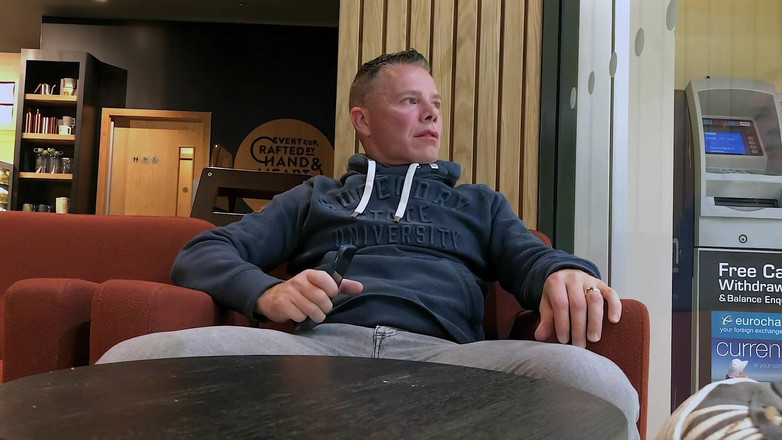 NakedFoxx: Durfde zich af te trekken in een drukke coffeeshop - intens...