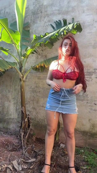 Camila Vegas mengerang di telingamu dan membuatmu cum!