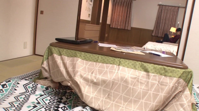 DOC channel: PT4 Sneaking around in a kotatsu and playing pranks on...